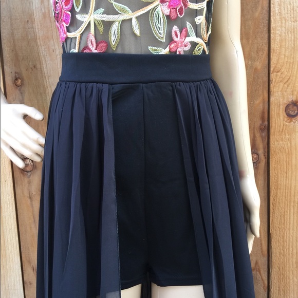 Elegant  Embroidered Romper size L and M - Picture 6 of 8